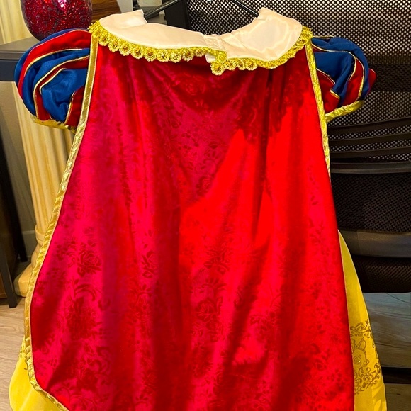 🤩🥳Disney Snow White Costume sz 4 runs bigger and head band included 🤩 Wow! - Picture 3 of 7